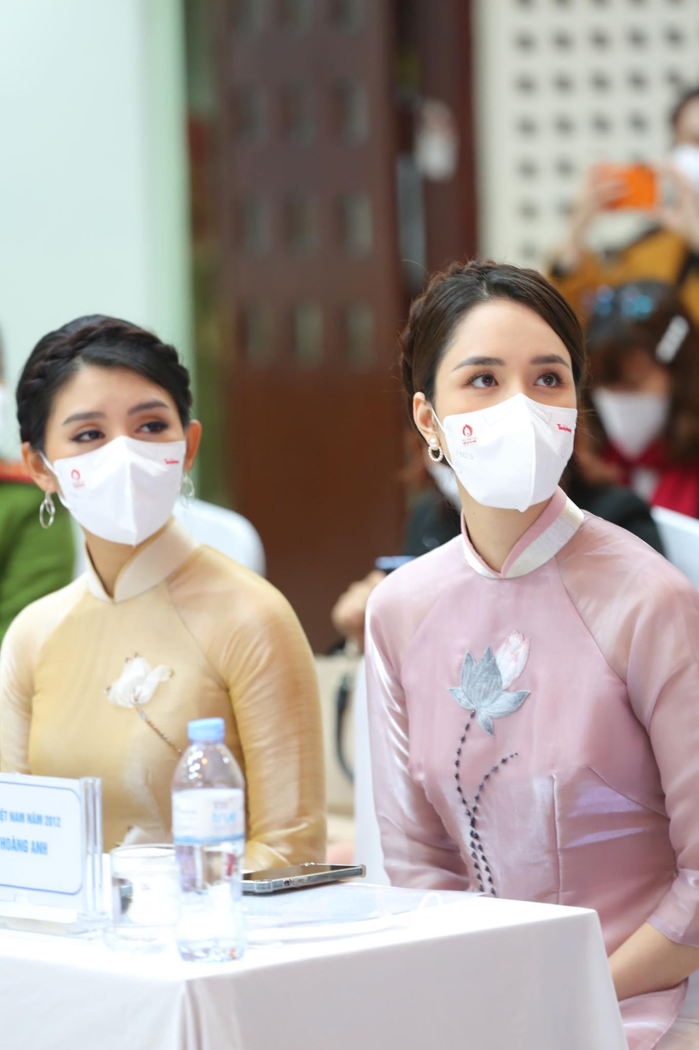 Người đẹp Áo dài Hoa hậu Việt Nam 2018 Lê Thanh Tú và Á hậu Việt Nam 2012 Hoàng Anh