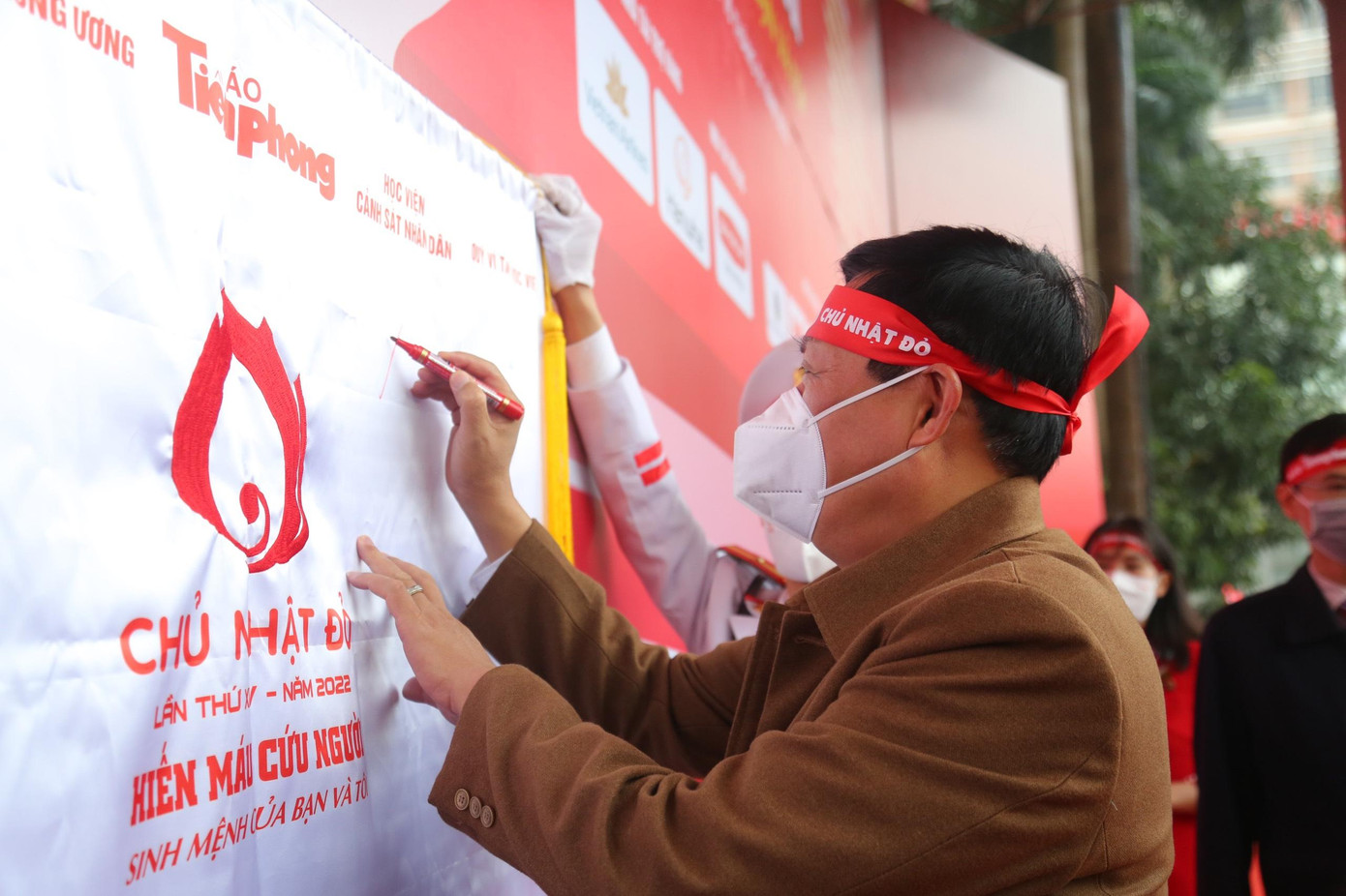 Chủ nhật Đỏ lần thứ XIV chính thức khai hội ảnh 87 Chủ nhật Đỏ lần thứ XIV chính thức khai hội ảnh 87