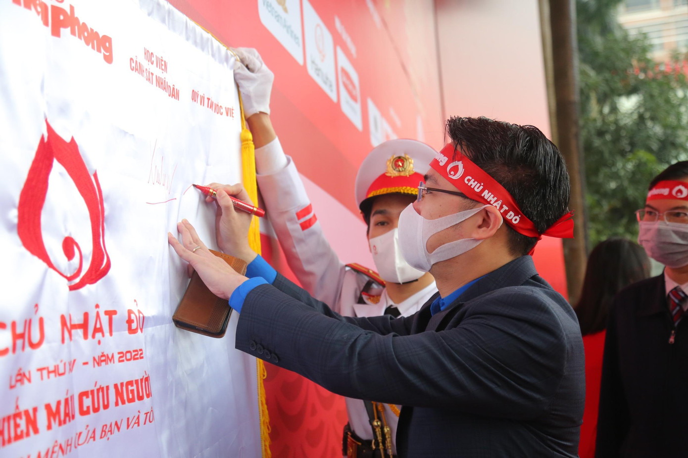 Chủ nhật Đỏ lần thứ XIV chính thức khai hội ảnh 90 Chủ nhật Đỏ lần thứ XIV chính thức khai hội ảnh 90