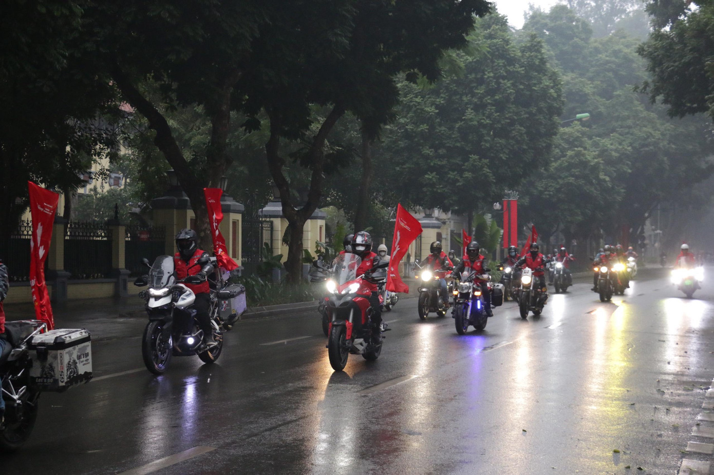 Chủ nhật Đỏ lần thứ XIV chính thức khai hội ảnh 15 Chủ nhật Đỏ lần thứ XIV chính thức khai hội ảnh 15