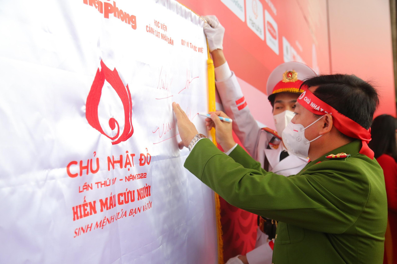 Chủ nhật Đỏ lần thứ XIV chính thức khai hội ảnh 89 Chủ nhật Đỏ lần thứ XIV chính thức khai hội ảnh 89