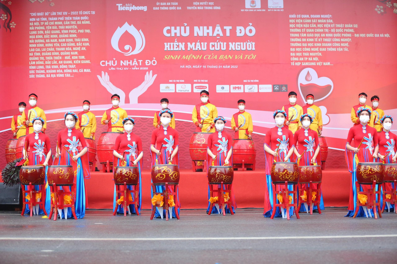 Chủ nhật Đỏ lần thứ XIV chính thức khai hội ảnh 47 Chủ nhật Đỏ lần thứ XIV chính thức khai hội ảnh 47