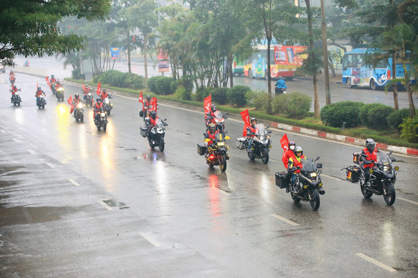 Chủ nhật Đỏ lần thứ XIV chính thức khai hội ảnh 16 Chủ nhật Đỏ lần thứ XIV chính thức khai hội ảnh 16