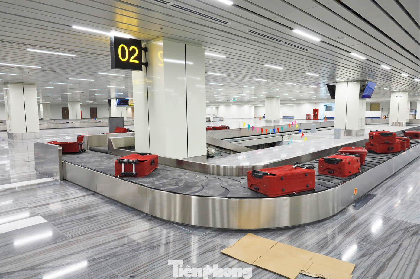 Khu vực băng chuyền hành lý đang được chạy thử. Khu vực băng chuyền hành lý đang được chạy thử.