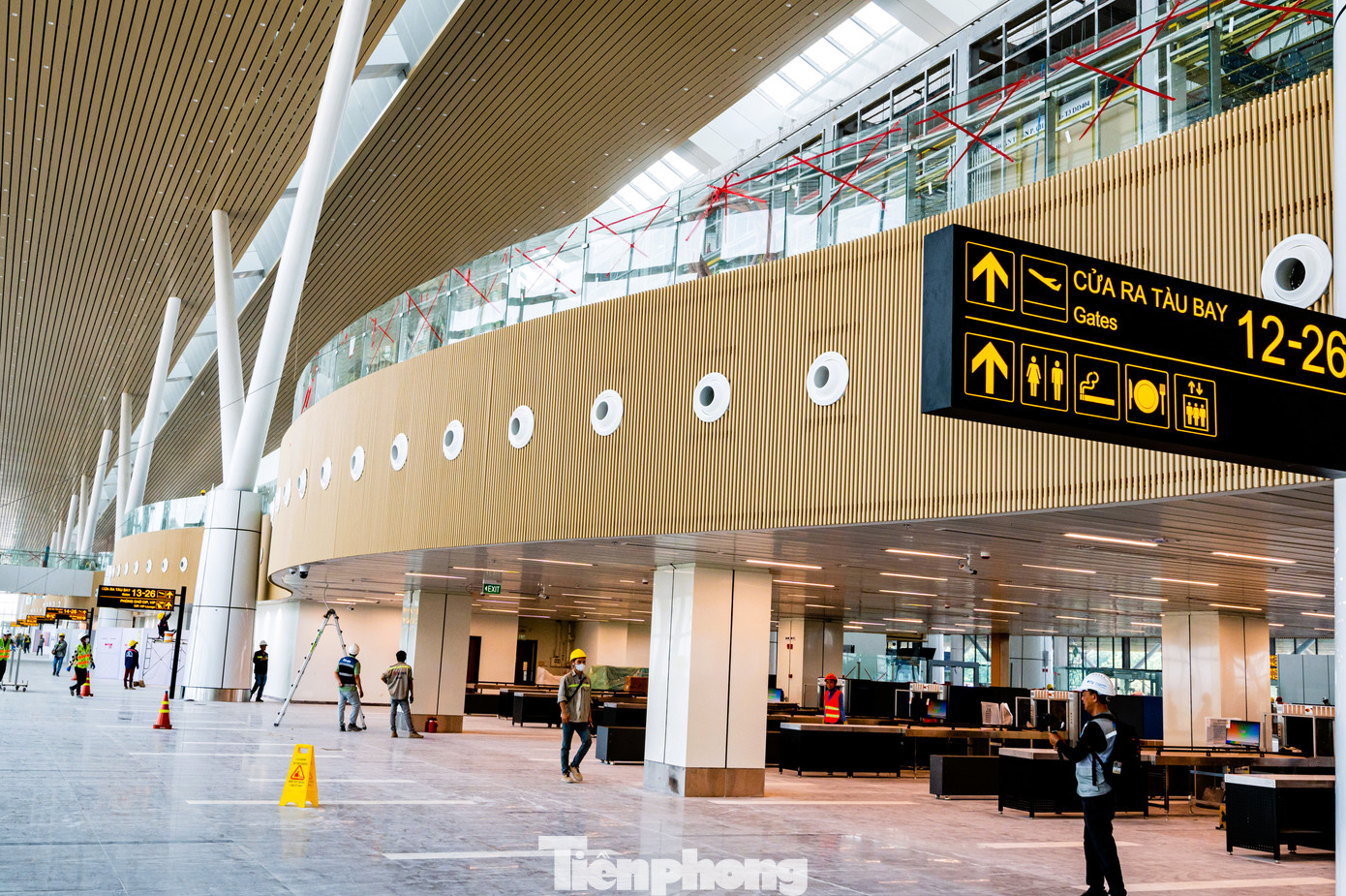 Một số hình ảnh diện mạo bên trong và bên ngoài nhà ga T3 hiện đại của sân bay Tân Sơn Nhất. Một số hình ảnh diện mạo bên trong và bên ngoài nhà ga T3 hiện đại của sân bay Tân Sơn Nhất.