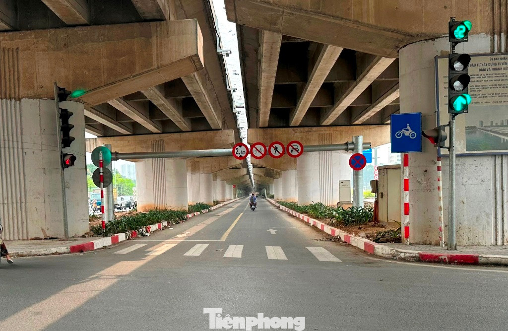 Cầu nối đường Nghiêm Xuân Yêm với đường Bằng Liệt và ngược lại, cầu chỉ dành cho xe máy, cấm ô tô, xe đạp, người đi bộ.