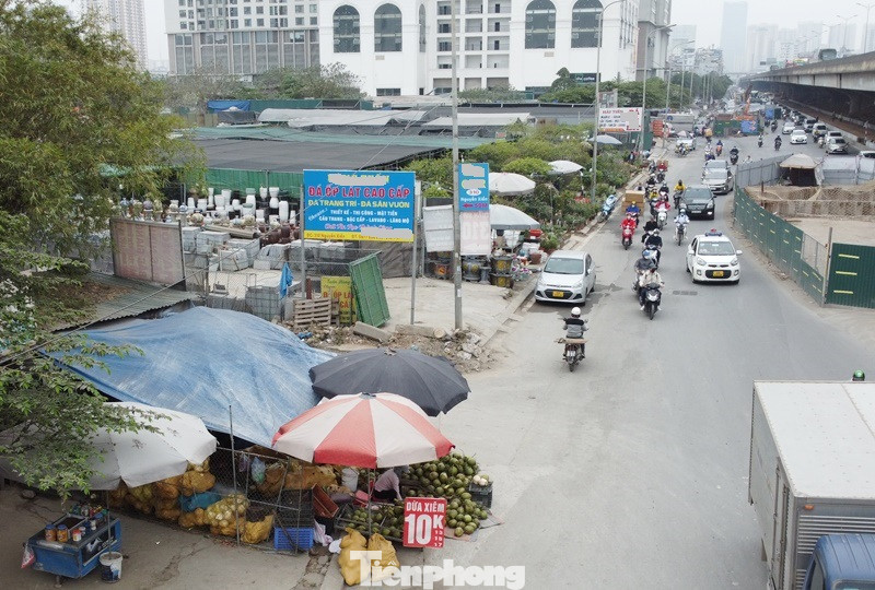 Sự việc này đã được báo chí phản ánh lâu nay, nhiều sở ngành, cơ quan chức năng của thành phố Hà Nội đã đến kiểm tra, nhưng tình trạng trên vẫn chưa được xử lý (?!).