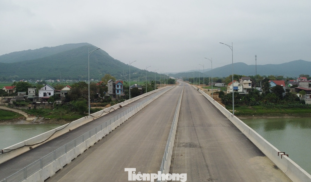 Ngoài ra cầu được xây dựng còn giúp nối liền 2 huyện Vĩnh Lộc – Thiệu Hóa. Ngoài ra cầu được xây dựng còn giúp nối liền 2 huyện Vĩnh Lộc – Thiệu Hóa.