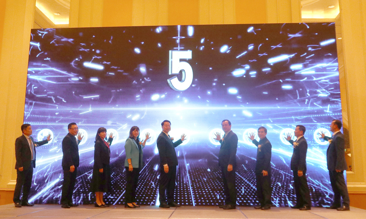 Các đại biểu khởi động chương trình tuyến du lịch vàng “hai quốc gia - sáu điểm đến” của Trung Quốc và Việt Nam.