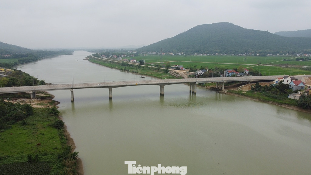 Cầu Vĩnh An được xây dựng để cao tốc Bắc - Nam vượt sông Mã tại đoạn đi qua tỉnh Thanh Hóa. Cầu Vĩnh An được xây dựng để cao tốc Bắc - Nam vượt sông Mã tại đoạn đi qua tỉnh Thanh Hóa.