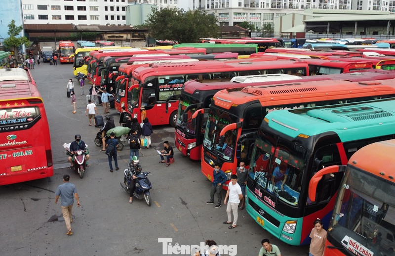 Riêng ngày 28/4, bến xe có trên 15.000 hành khách ra bến bắt xe, tăng gần gấp đôi so với ngày thường
