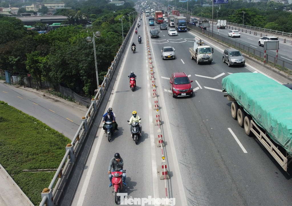 Từ thực tế trên, Sở GTVT Hà Nội đã phối hợp với Cục CSGT và Phòng CSGT Hà Nội thực hiện dự án điều chỉnh lại giao thông trong đó có thu hẹp làn xe máy, mở rộng thêm 1 làn xe mỗi bên. Từ thực tế trên, Sở GTVT Hà Nội đã phối hợp với Cục CSGT và Phòng CSGT Hà Nội thực hiện dự án điều chỉnh lại giao thông trong đó có thu hẹp làn xe máy, mở rộng thêm 1 làn xe mỗi bên.