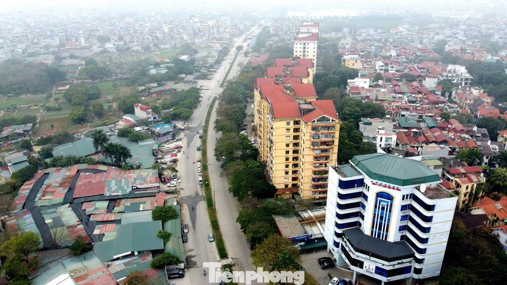 Đường Vành đai 2,5 là dự án giao thông trọng điểm của thành phố Hà Nội, tuyến đường có chiều dài 30 km được khởi công xây dựng từ năm 2002.