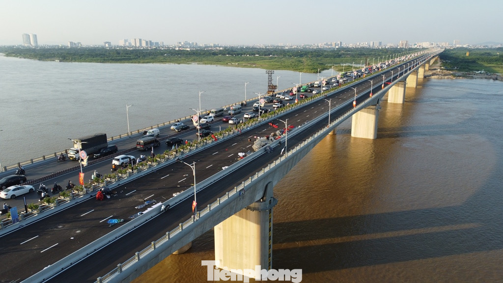 Về thời gian mở rào để thông cầu như lễ đã tổ chức, Ban Giao thông cho biết, trong tối nay phương tiện sẽ lưu thông trên cầu mới.