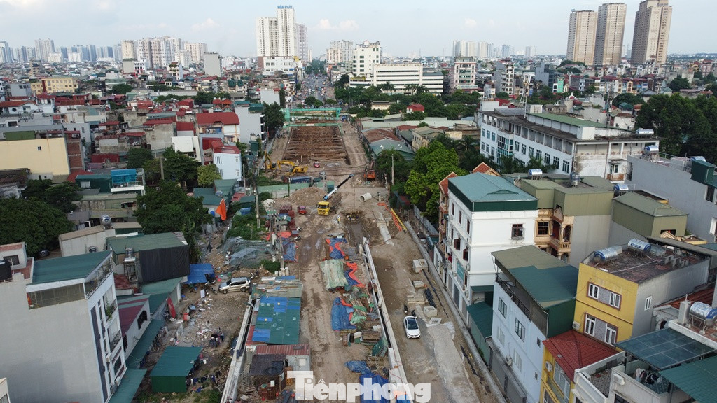 Hầm chui Vành đai 2,5 có tiến độ thi công từ năm 2022 đến năm 2025, nhưng gần 1 năm qua gần như chủ đầu tư và các đơn vị thi công phải xử lý các vấn đề về mặt bằng.