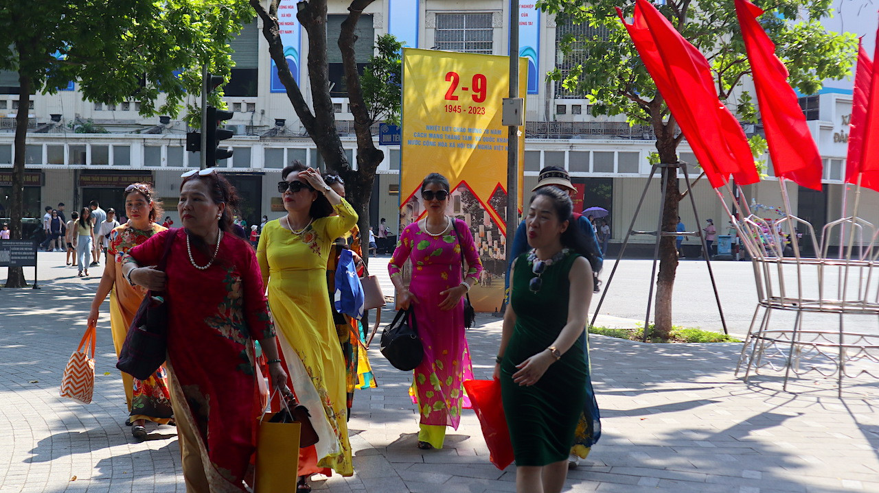 Dịp nghỉ lễ 2.9, Thủ đô Hà Nội là địa điểm được nhiều du khách lựa chọn làm điểm tham quan du lịch bởi ý nghĩa lịch sử và thời tiết mùa thu lãng mạn, nên thơ.