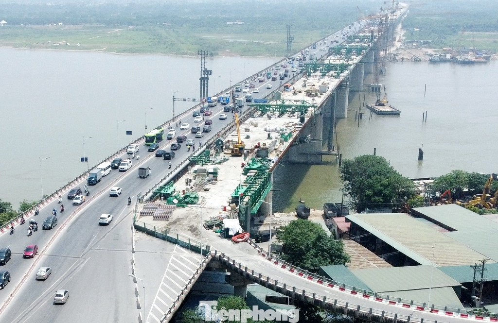 Sau hơn 2 năm thi công cầu Vĩnh Tuy 2 sẽ hợp long vào ngày 30/5.