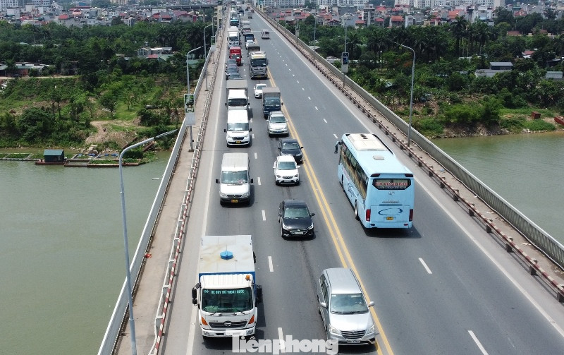 Sáng và trưa nay 11/5, cầu Thăng Long tiếp tục ùn tắc kéo dài trong giờ cao điểm. Sáng và trưa nay 11/5, cầu Thăng Long tiếp tục ùn tắc kéo dài trong giờ cao điểm.