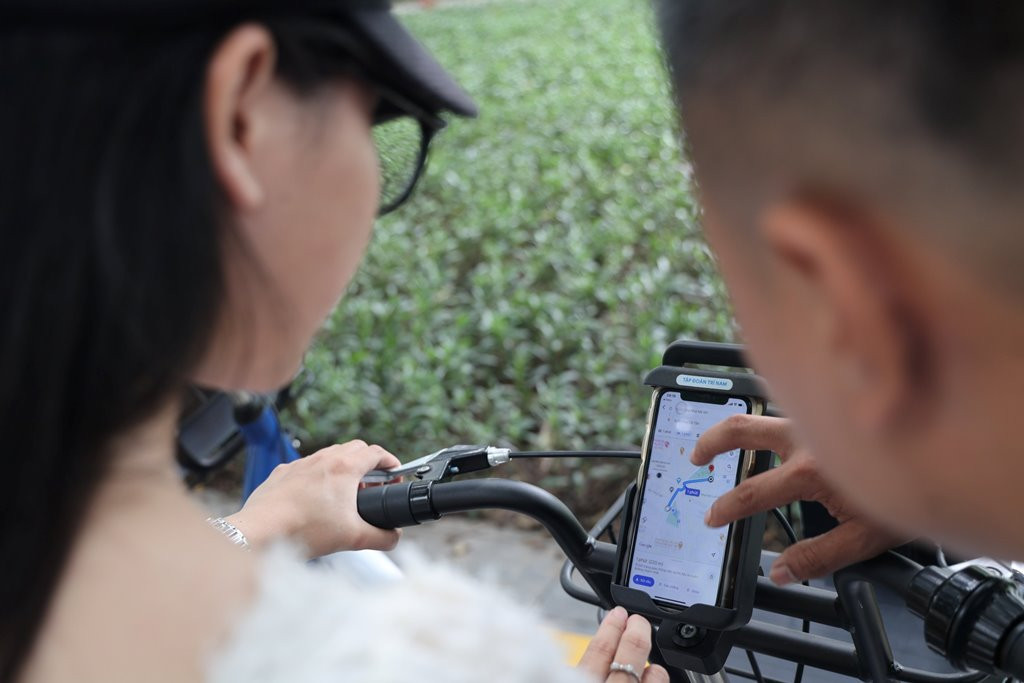 Theo kế hoạch từ sáng 11/8, đơn vị sẽ từng bước đưa các xe đạp trong dự án đến các điểm dừng đỗ tại khu vực nội thành để “test” kỹ thuật vận hành. Theo kế hoạch từ sáng 11/8, đơn vị sẽ từng bước đưa các xe đạp trong dự án đến các điểm dừng đỗ tại khu vực nội thành để “test” kỹ thuật vận hành.