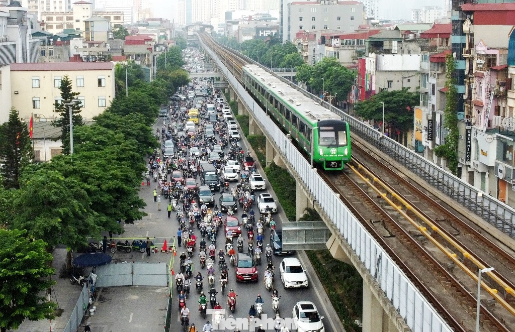 Với mức kinh phí đầu tư “khủng” trên, từ năm 2022 đường Nguyễn Trãi đi Hà Đông trở thành trục đường có hạ tầng giao thông, các nút giao đồng bộ, hiện đại nhất Thủ đô. Gồm: đường rộng 10 làn xe, nút giao 4 tầng, vận tải công cộng có xe buýt thường, xe buýt nhanh, đường sắt đô thị…
