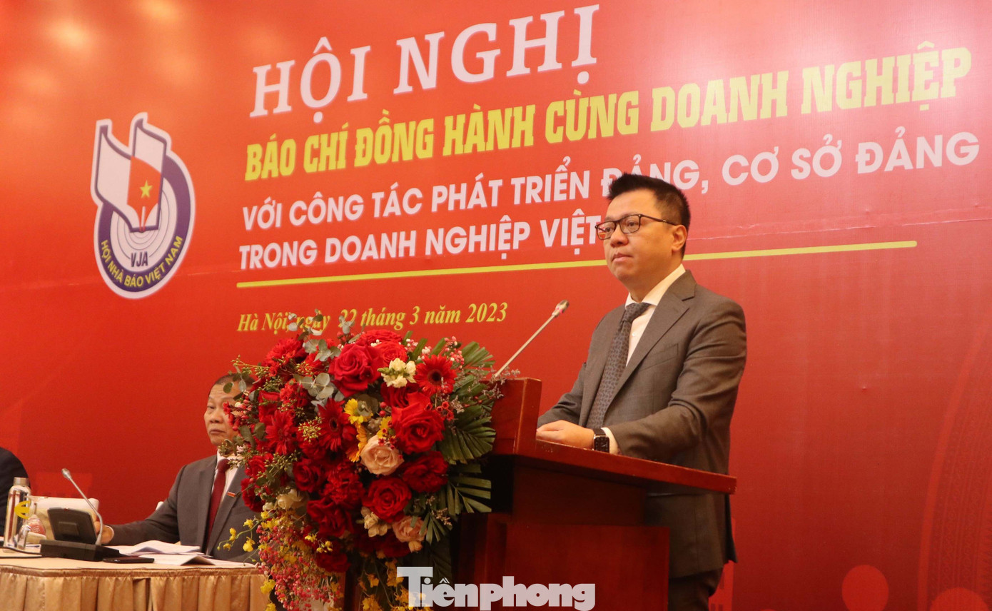 Ông Lê Quốc Minh, Uỷ viên BCH Trung ương Đảng, Tổng Biên tập báo Nhân Dân, Phó Trưởng Ban Tuyên Giáo Trung ương, Chủ tịch Hội Nhà báo Việt Nam phát biểu khai mạc hội nghị.