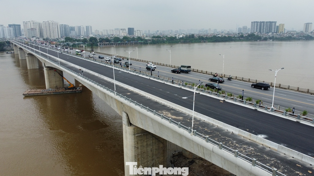 Cầu Vĩnh Tuy 2 thông xe là hạng mục cuối cùng giúp đường vành đai 2 qua nội thành Hà Nội hoàn thiện và khép kín tuyến đường rộng 8 làn xe theo quy hoạch.
