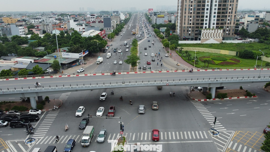 Hầm chui tại nút giao Cổ Linh được xây dựng theo hướng đường dẫn cầu Vĩnh Tuy đi trung tâm quận Long Biên.