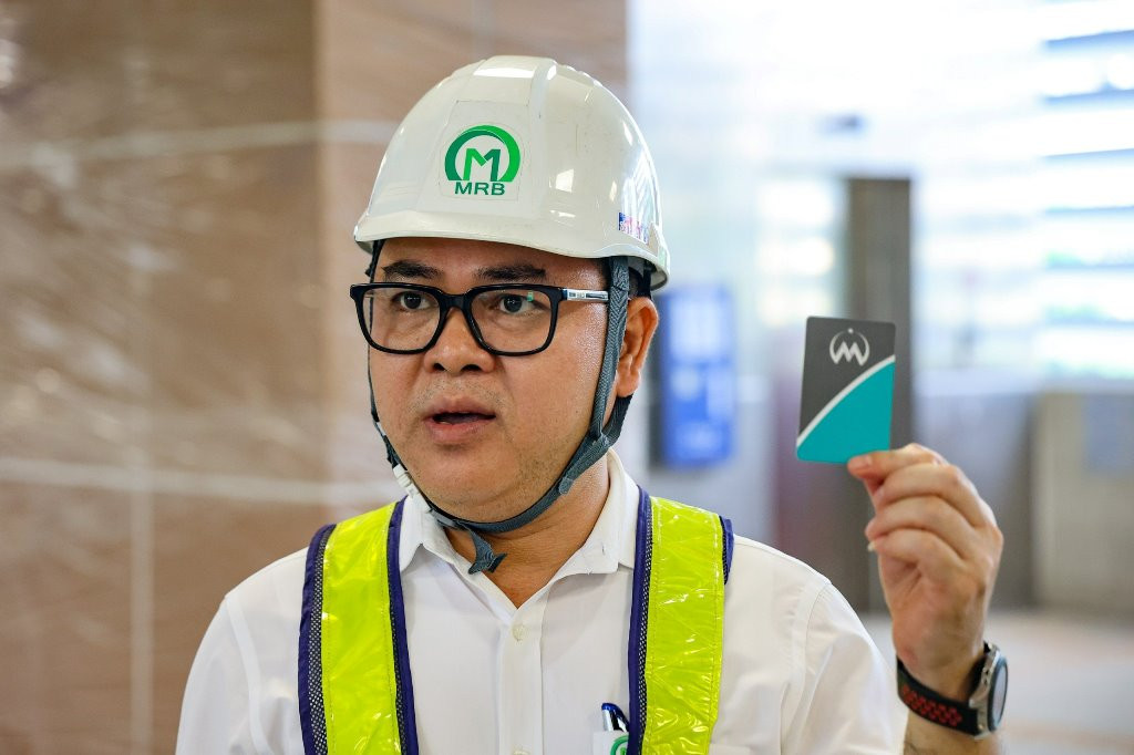 Vé đi tàu được đơn vị có chức năng thuyết minh là thẻ cứng có gắn chíp (vé điện tử). Vé đi tàu được đơn vị có chức năng thuyết minh là thẻ cứng có gắn chíp (vé điện tử).