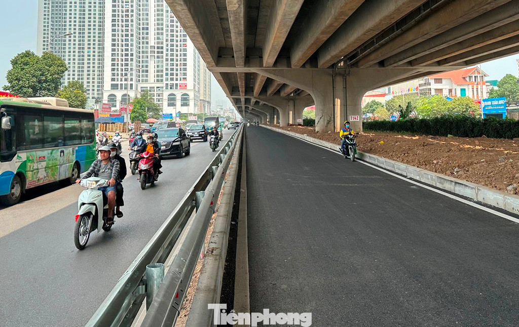 Trước việc đường Nguyễn Xiển ùn tắc do rào công trường dự án hệ thống xử lý nước thải chiếm dụng tới 2/3, Sở GTVT Hà Nội đã yêu cầu đơn Ban QLDA đầu tư xây dựng công trình hạ tầng kỹ thuật và nông nghiệp Hà Nội (Ban Hạ tầng và nông nghiệp-chủ đầu tư) xén dải phân cách giữa làm một làn đường mở rộng. Trước việc đường Nguyễn Xiển ùn tắc do rào công trường dự án hệ thống xử lý nước thải chiếm dụng tới 2/3, Sở GTVT Hà Nội đã yêu cầu đơn Ban QLDA đầu tư xây dựng công trình hạ tầng kỹ thuật và nông nghiệp Hà Nội (Ban Hạ tầng và nông nghiệp-chủ đầu tư) xén dải phân cách giữa làm một làn đường mở rộng.