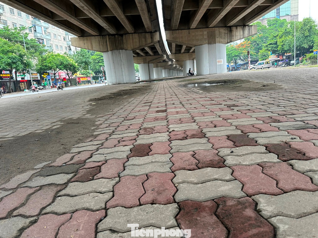 Cùng với đó, Hà Nội cũng đang có 2 tuyến cầu cạn đường Vành đai 3, Vành đai 2 dài cả chục km.