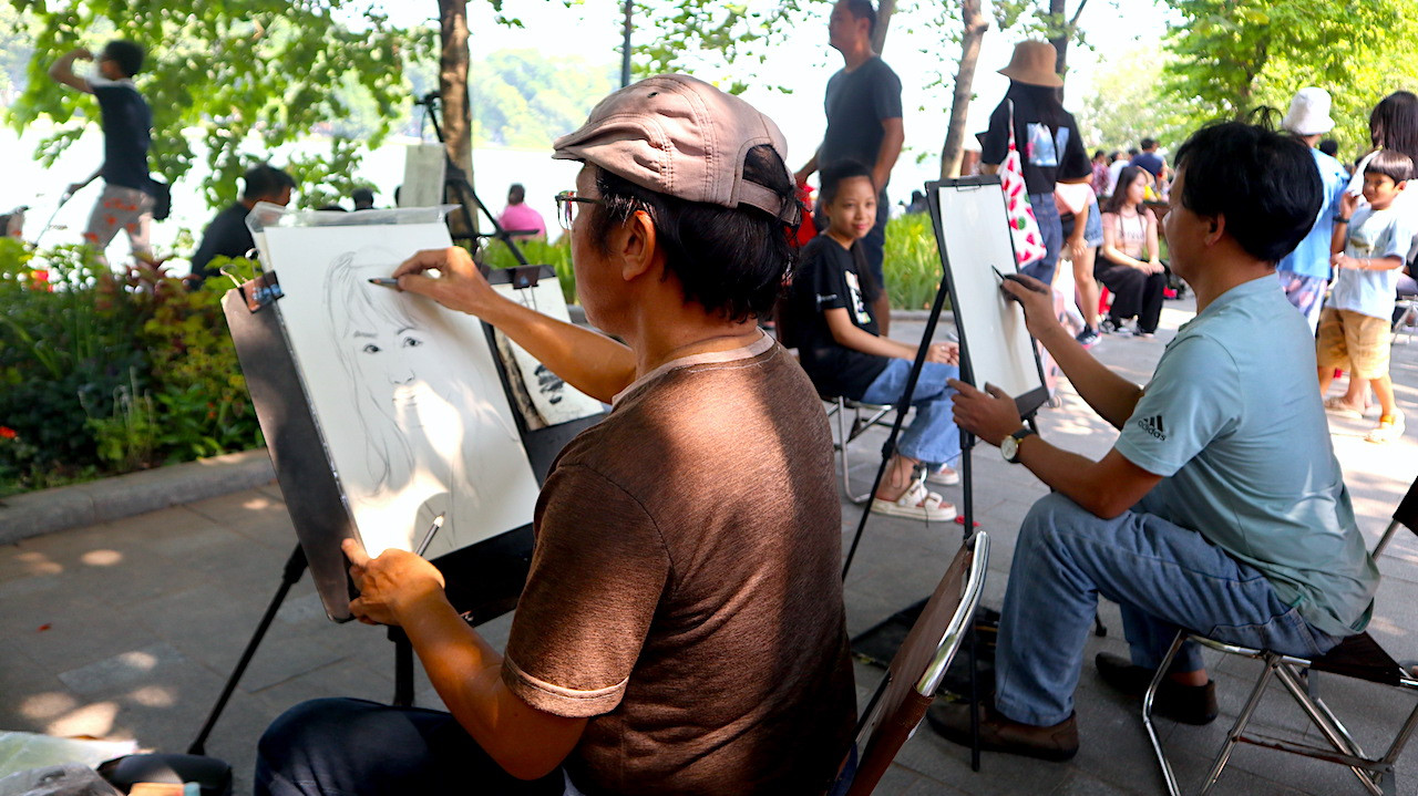 Nhiều dịch vụ hoạt động hết công suất phục vụ nhu cầu của người dân và khách du lịch.