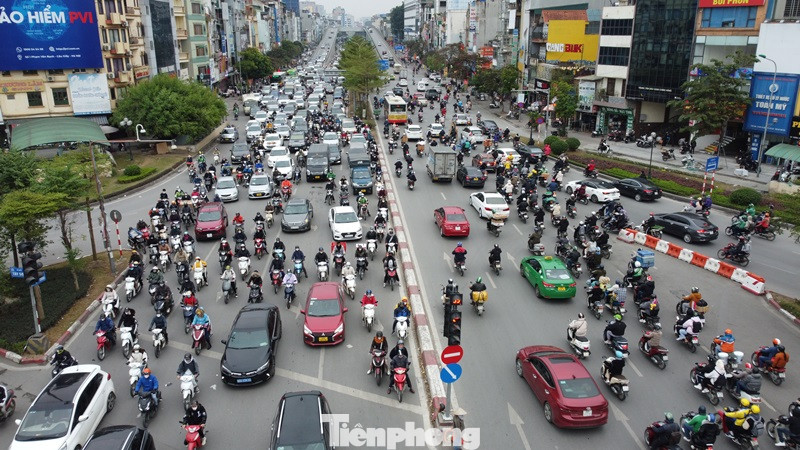 Phương án phân luồng của Sở GTVT có 2 nhiệm vụ chính: Hướng dẫn phương tiện di chuyển trên đường Vành đai 2 trên cao; tăng giảm phương tiện cục bộ gây ùn tắc tại nút giao Ngã Tư Vọng, Ngã Tư Sở.