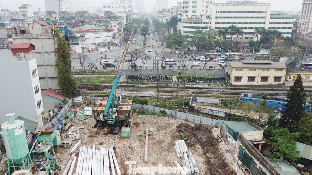 Được khởi công từ tháng 10/2022 nhưng đến nay đã 5 tháng trôi qua, tại hiện trường dự án sáng 1/3 phóng viên ghi nhận, chỉ là bãi đất trống, máy móc thi công nằm yên.