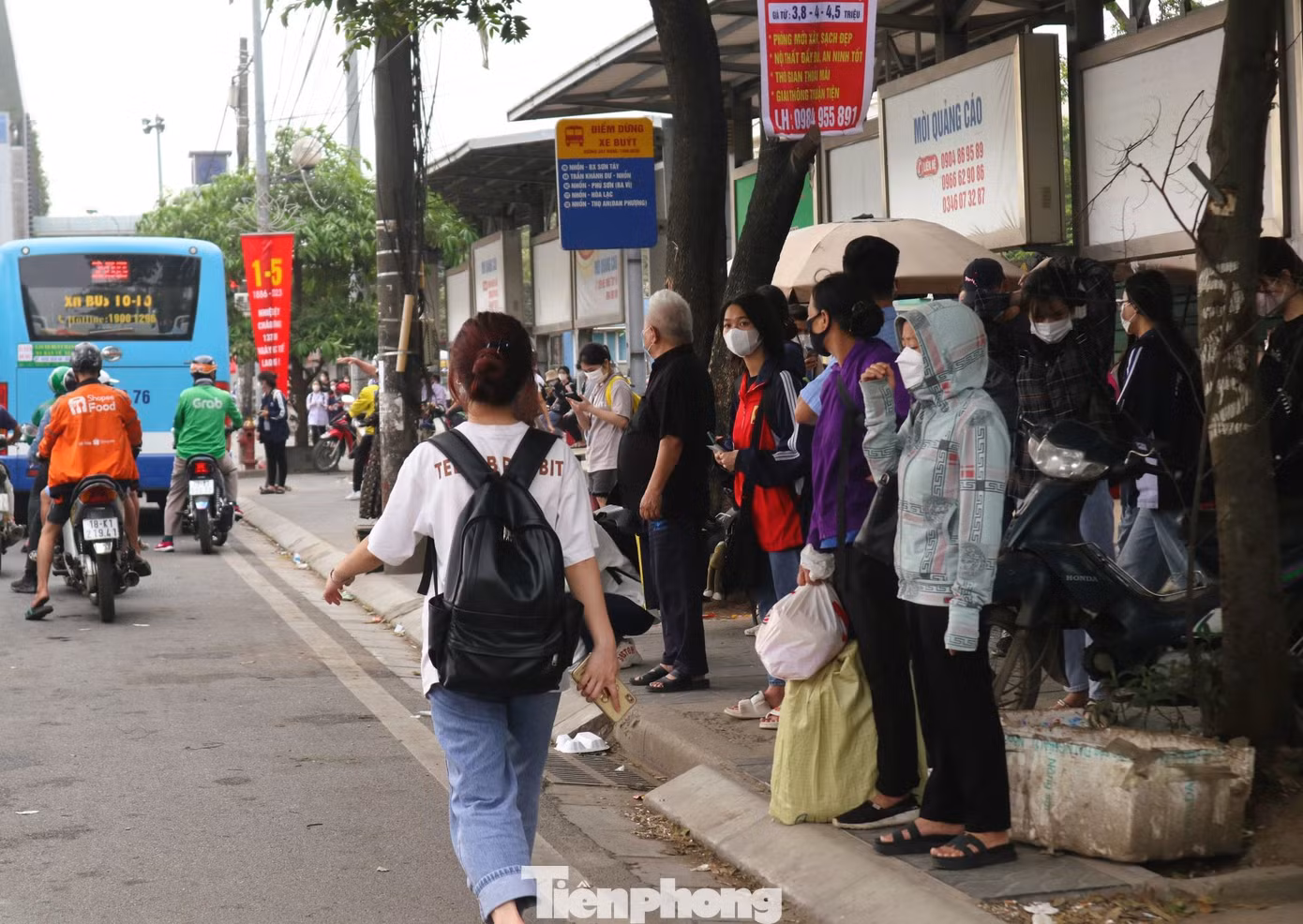 Cổng trường đại học là địa điểm bắt xe lý tưởng cho các bạn sinh viên khi thuận tiện trong việc di chuyển và mang theo hành lý. Cổng trường đại học là địa điểm bắt xe lý tưởng cho các bạn sinh viên khi thuận tiện trong việc di chuyển và mang theo hành lý.