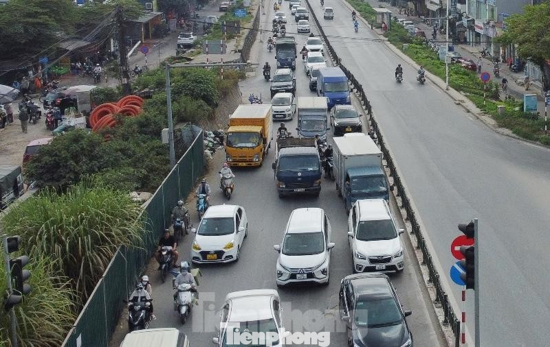 Đường Âu Cơ - Xuân Diệu đang thi công mở rộng và sẽ cấm, hạn chế nhiều loại xe trong vòng 6 tháng tới.