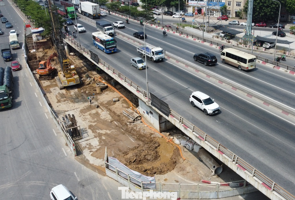 Lâu nay dự án đang tiến hành khoan cọc nhồi, làm trụ cầu ở giữa nút giao.