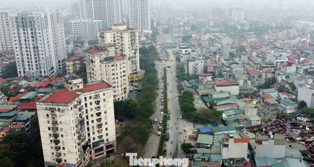 Sau hơn 20 năm thi công hiện tuyến đường Vành đai 3 và đường hiện hữu đã hoàn thành từ KĐT Tây Hồ Tây (Tây Hồ) đến KĐT Định Công (Hoàng Mai).