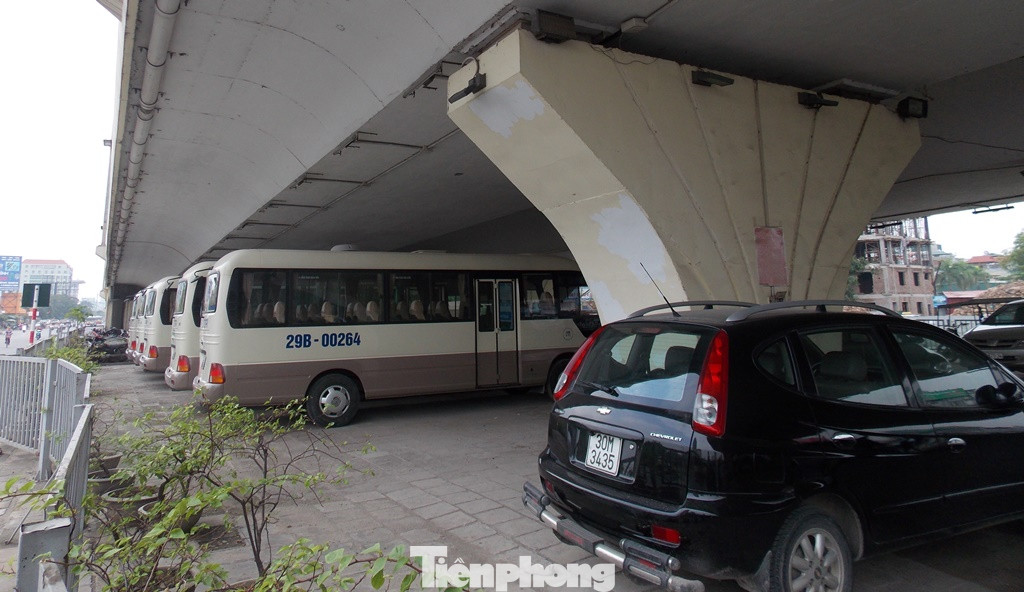 Hiện có 4 cầu trong khu vực nội thành gồm Ngã Tư Vọng, Vĩnh Tuy, Mai Dịch, Long Biên được thành phố Hà Nội chấp thuận cho trông giữ xe tạm thời Hiện có 4 cầu trong khu vực nội thành gồm Ngã Tư Vọng, Vĩnh Tuy, Mai Dịch, Long Biên được thành phố Hà Nội chấp thuận cho trông giữ xe tạm thời