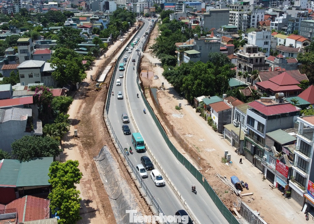 Đến nay thi công đoạn từ ngõ 124 đến nút giao Lạc Long Quân. Đến nay thi công đoạn từ ngõ 124 đến nút giao Lạc Long Quân.