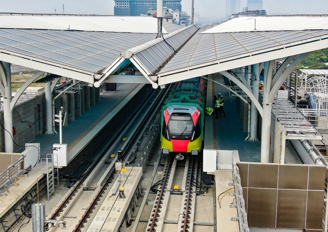 Hiện các đoàn tàu có thể chạy và tiếp cận các ga thông suốt từ Nhổn về ga Cầu Giấy (S8). Hiện các đoàn tàu có thể chạy và tiếp cận các ga thông suốt từ Nhổn về ga Cầu Giấy (S8).