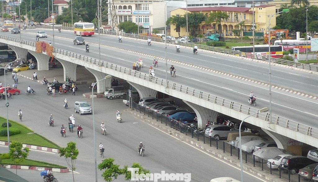 Hình ảnh trái ngược tại các gầm cầu cạn Hà Nội ảnh 1