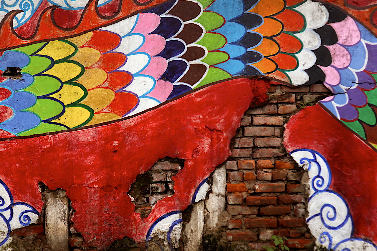 Tình trạng này diễn ra suốt một thời gian dài, không chỉ làm ảnh hưởng đến cảnh quan đô thị mà còn làm biến đổi đi các giá trị giáo dục và thẩm mỹ.