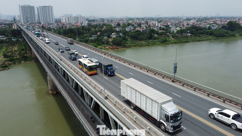 Trong sáng 10/5, một xe tải công trường cũng bị chết máy khi đang lưu thông trên cầu Thăng Long dẫn đến cầu bị ùn tắc kéo dài. Trong sáng 10/5, một xe tải công trường cũng bị chết máy khi đang lưu thông trên cầu Thăng Long dẫn đến cầu bị ùn tắc kéo dài.