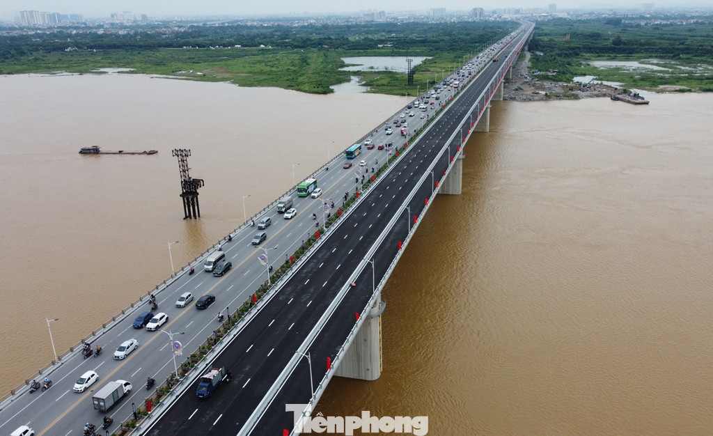 Sau khi được thông xe, cầu Vĩnh Tuy hoàn thiện cả 2 giai đoạn (1 và 2) sẽ giảm ùn tắc hai đầu cầu và trên cầu thường diễn ra vào giờ cao điểm, khép kín đường Vành đai 2 theo quy hoạch. Sau khi được thông xe, cầu Vĩnh Tuy hoàn thiện cả 2 giai đoạn (1 và 2) sẽ giảm ùn tắc hai đầu cầu và trên cầu thường diễn ra vào giờ cao điểm, khép kín đường Vành đai 2 theo quy hoạch.