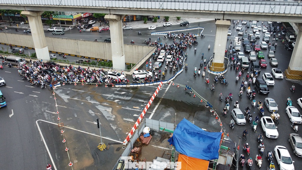 Để phục vụ thi công dự án hệ thống xử lý nước thải Yên Xá, từ ngày 10/6/2023 liên ngành Sở GTVT - Phòng CSGT Hà Nội đã cho phép chủ đầu tư thực hiện rào nhiều vị trí trên đường Nguyễn Trãi, trong đó có nút giao Thanh Xuân hướng đi Ngã Tư Sở.