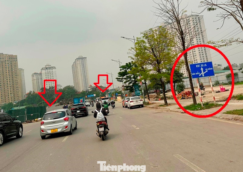 Theo thiết kế, đoạn cuối dự án giao với đường 70 đi Xa La (Hà Đông) sẽ xây dựng một nút giao, trong đó đường Chu Văn An đi trên cầu vượt. Tuy nhiên, hiện nút giao tại đây chưa làm được vì vướng mặt bằng. Do vậy, đường Chu Văn An vẫn là đường cụt, phương tiện phải đi vòng để ra đường 70.