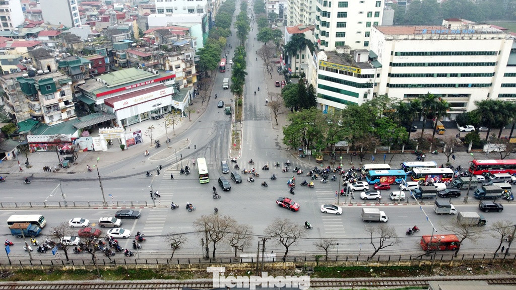 Dự kiến tuyến đường hoàn thành vào năm 2025 sẽ giảm tải ùn tắc cho giao thông Hà Nội, nhất là trên các trục đường song hành như Láng - Trường Chinh - Đại La - Minh Khai (Vành đai 2) và Phạm Văn Đồng - Phạm Hùng - Khuất Duy Tiến - Nguyễn Xiển - Nguyễn Hữu Thọ - Pháp Vân (Vành đai 3). Ảnh chụp Nút giao Vành đai 2,5 - Giải Phóng ngày 1/3.