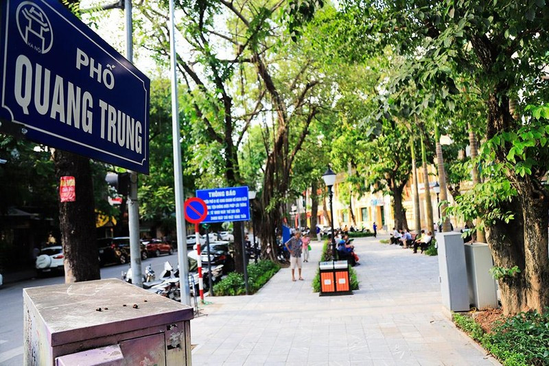 Thay vì một chiều, từ tháng 4/2023, phố Quang Trung chính thức được Sở GTVT Hà Nội tổ chức giao thông đi 2 chiều. Ảnh: Anh Trọng