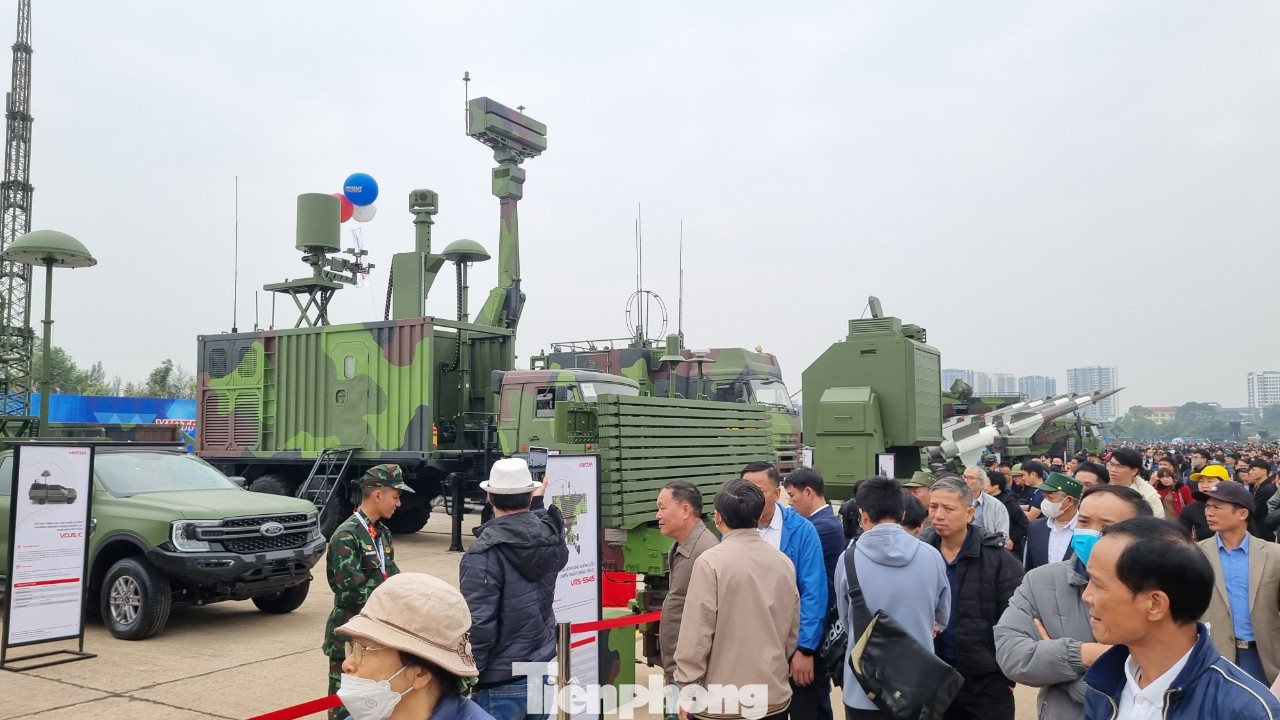 Khí tài của Viettel tại triển lãm.