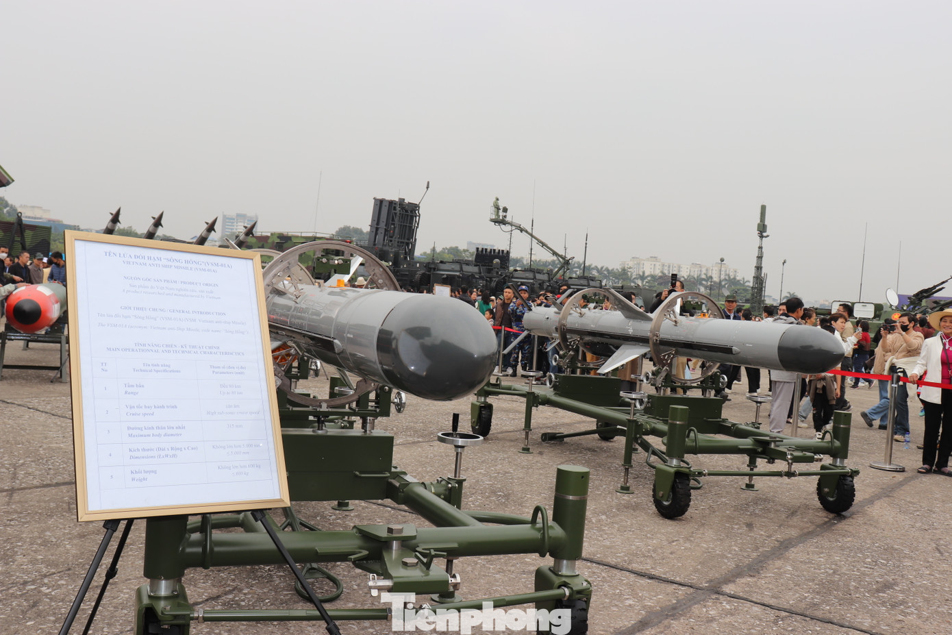 Tên lửa đối hạm "Sông Hồng" (VSM - 01A) do Việt Nam nghiên cứu chế tạo.